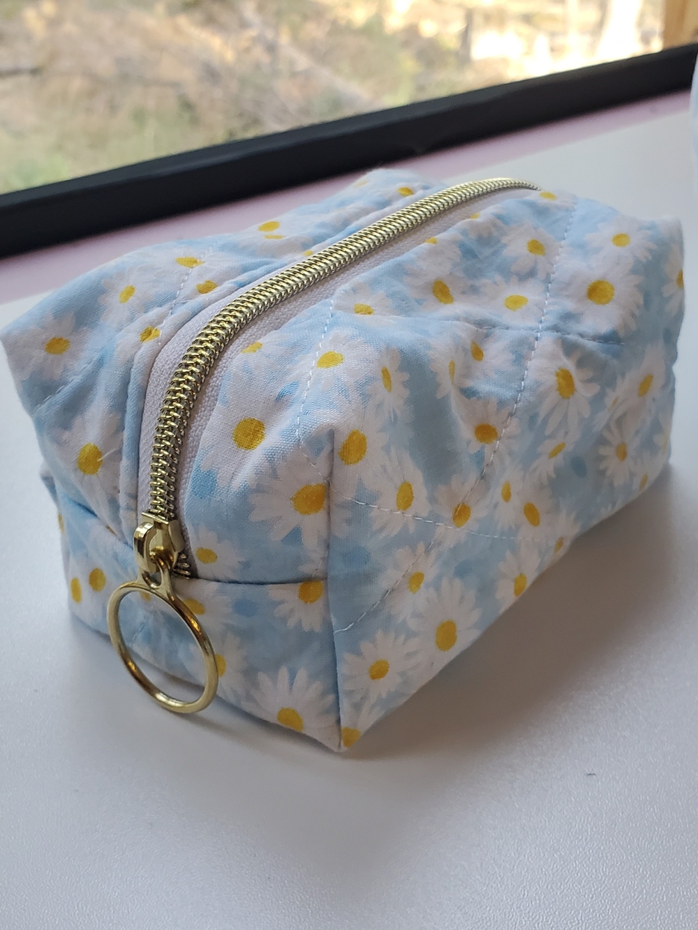 Mini Daisy Quilted Boxy Makeup Bag